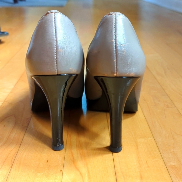 Classic Pumps - Picture 4 of 6